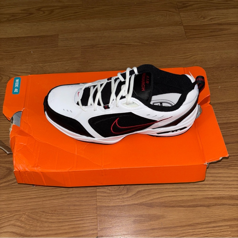 Nike Air Monarchs 4E Men’s Size 11